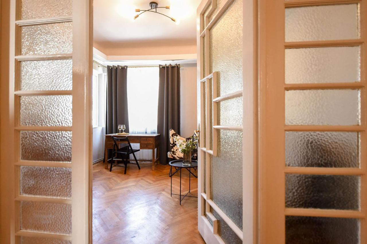 Stylish & Spacious Apartment Near The Old Town - A Touch Of History, A Dash Of Modernity Бухарест Екстер'єр фото