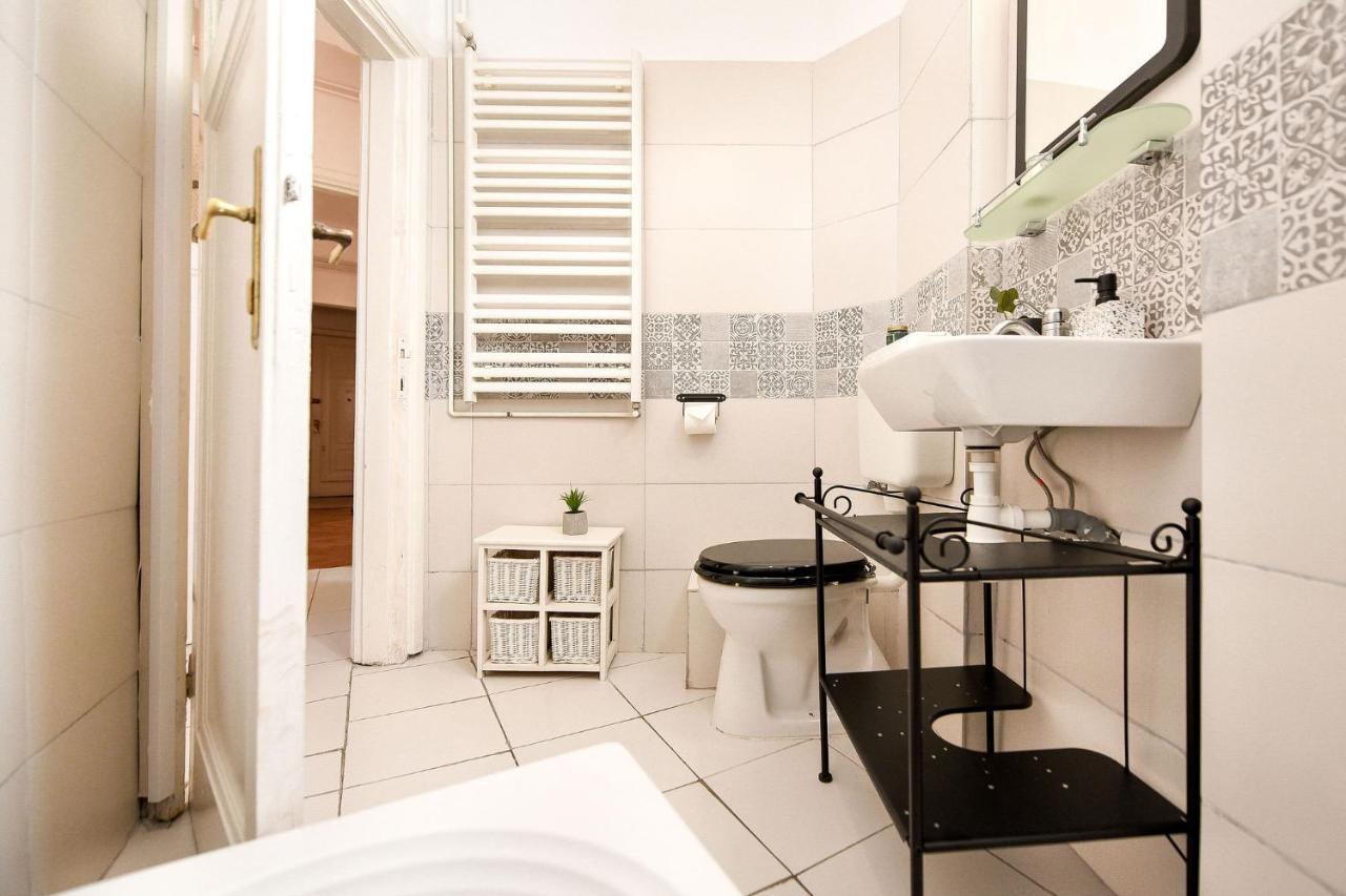 Stylish & Spacious Apartment Near The Old Town - A Touch Of History, A Dash Of Modernity Бухарест Екстер'єр фото
